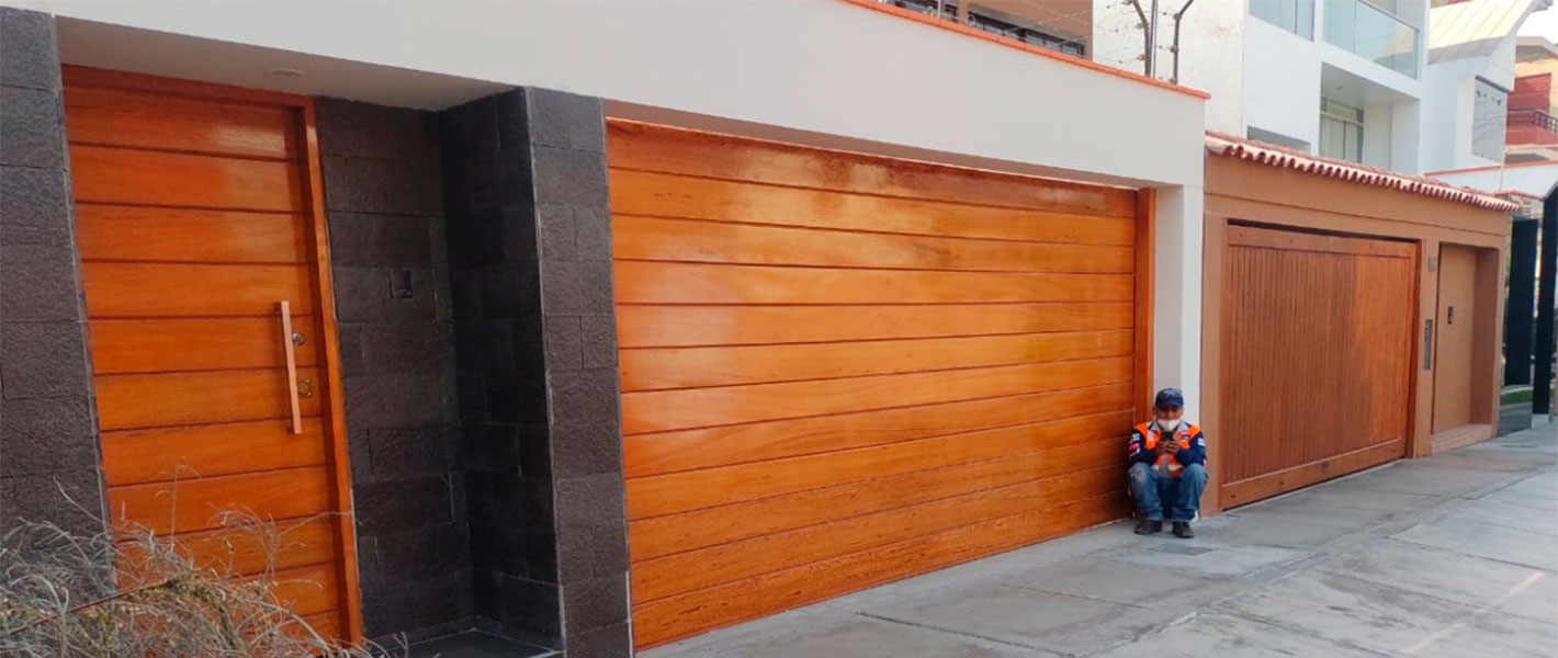 Quienes Somos – Puertas Levadizas